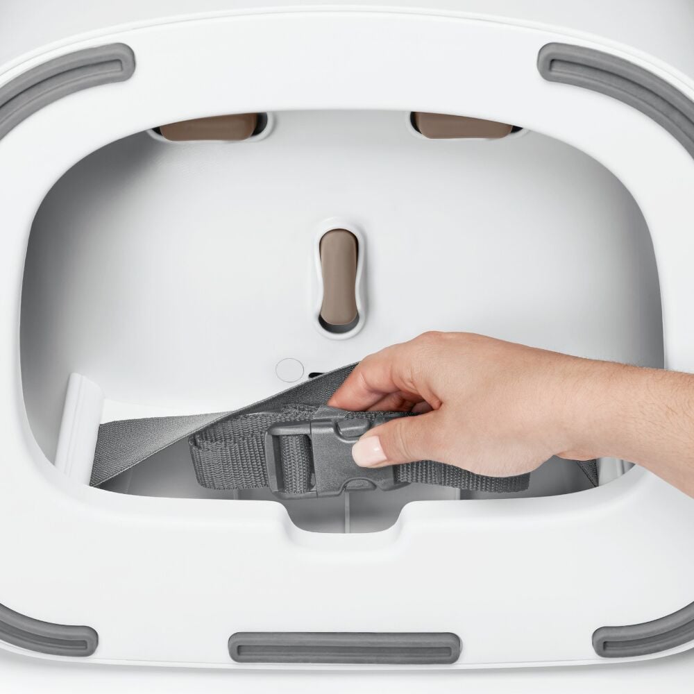Nest Booster Seat with Removable Cushion R6