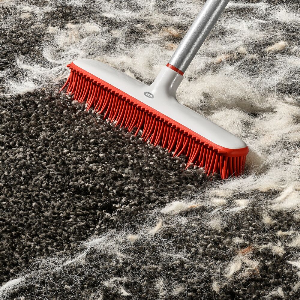 OXO Good Grips Fur Broom U5