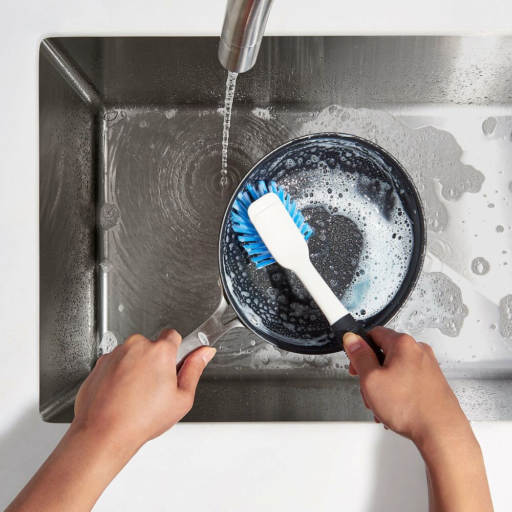 Dish Brush with Scraper M2