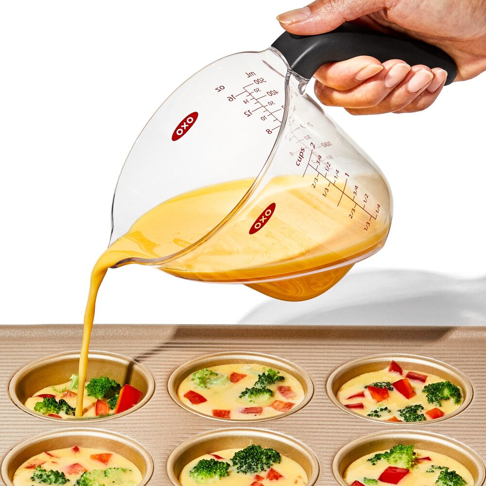 2-Cup Angled Measuring Cup D8
