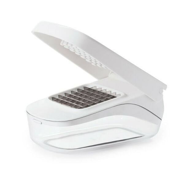 Vegetable Chopper with Easy-Pour Opening C4