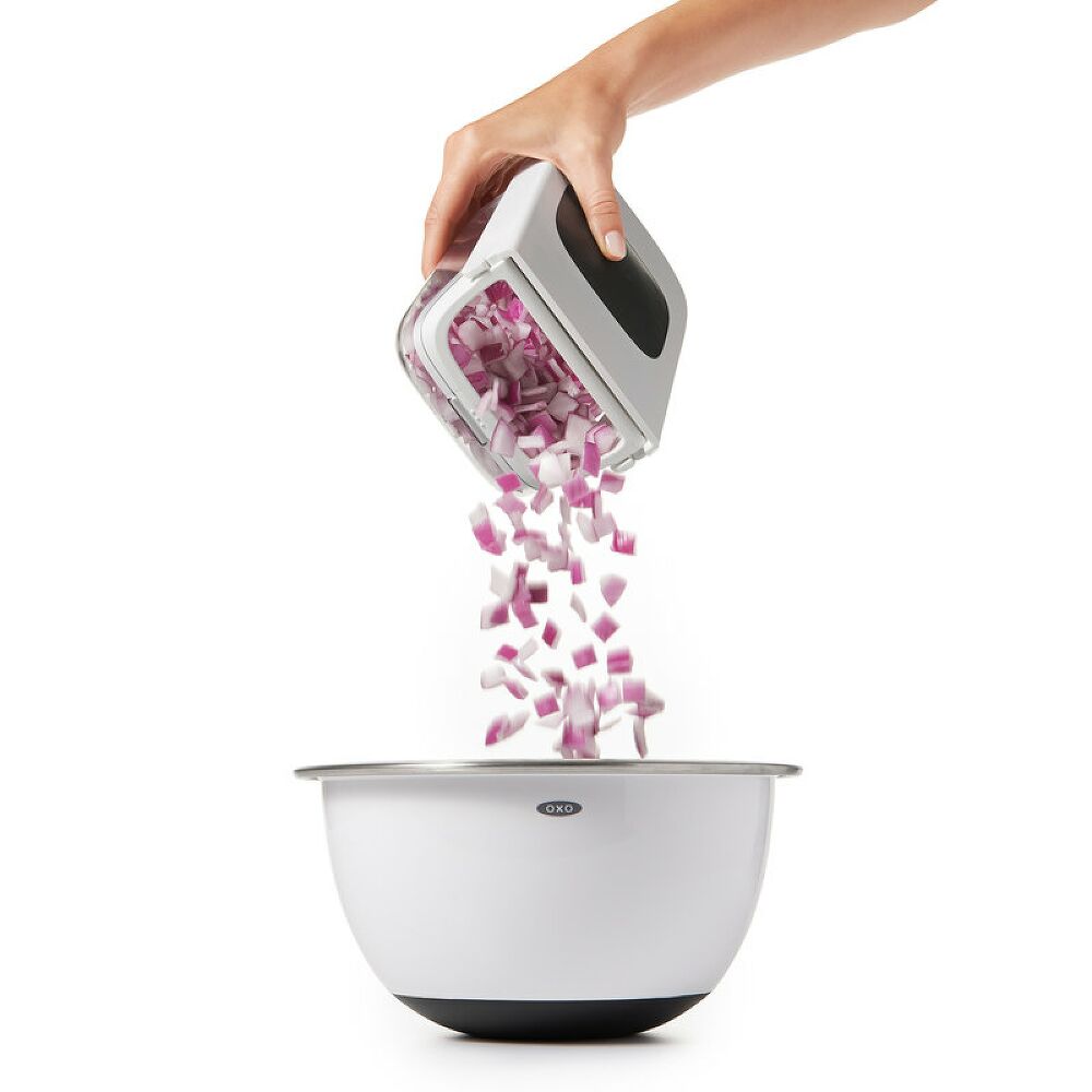 Vegetable Chopper with Easy-Pour Opening C4