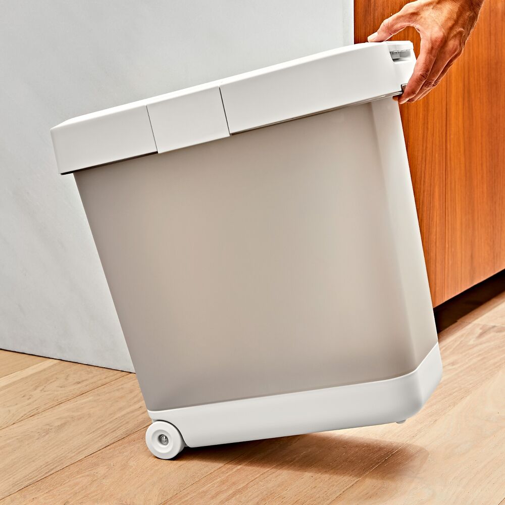 OXO Pet Airtight Food Container with Scoop — Large R6