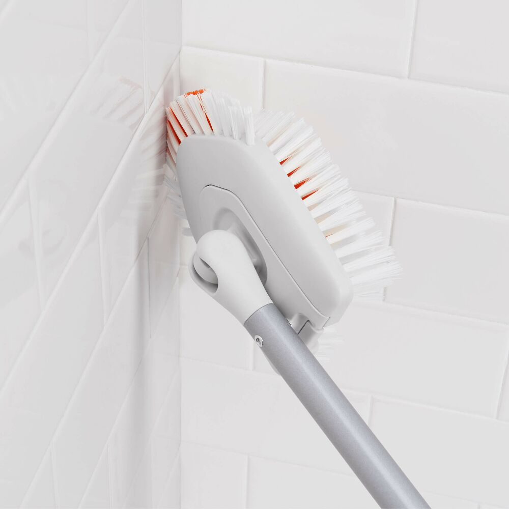 Extendable Tub & Tile Brush K6