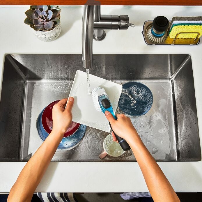 Soap Dispensing Dish Brush R2